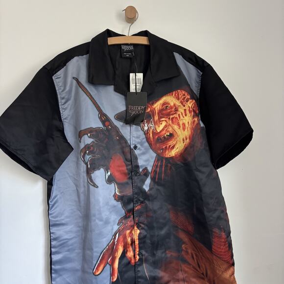 Hot Topic Freddy Vs. Jason Freddy Krueger Button-Up NTW Size L runs oversized - Picture 2 of 7
